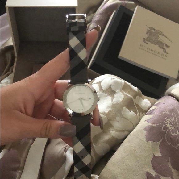 BURBERRY Watch - Picture 6 of 6